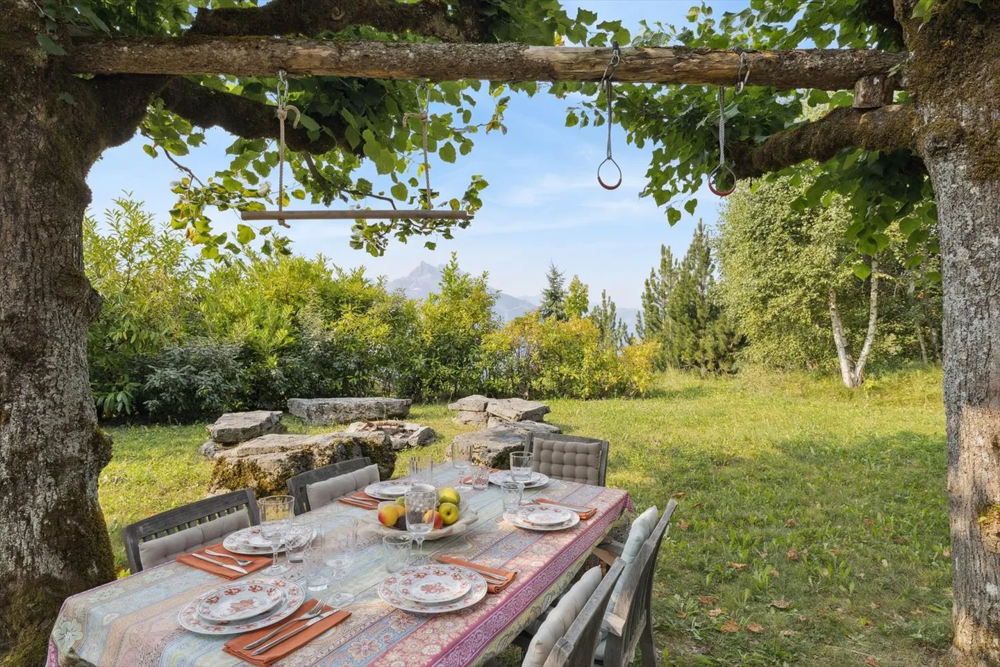 Elegantes Familienchalet mit Panoramablick und terrassiertem Garten - Foto 10 von 12