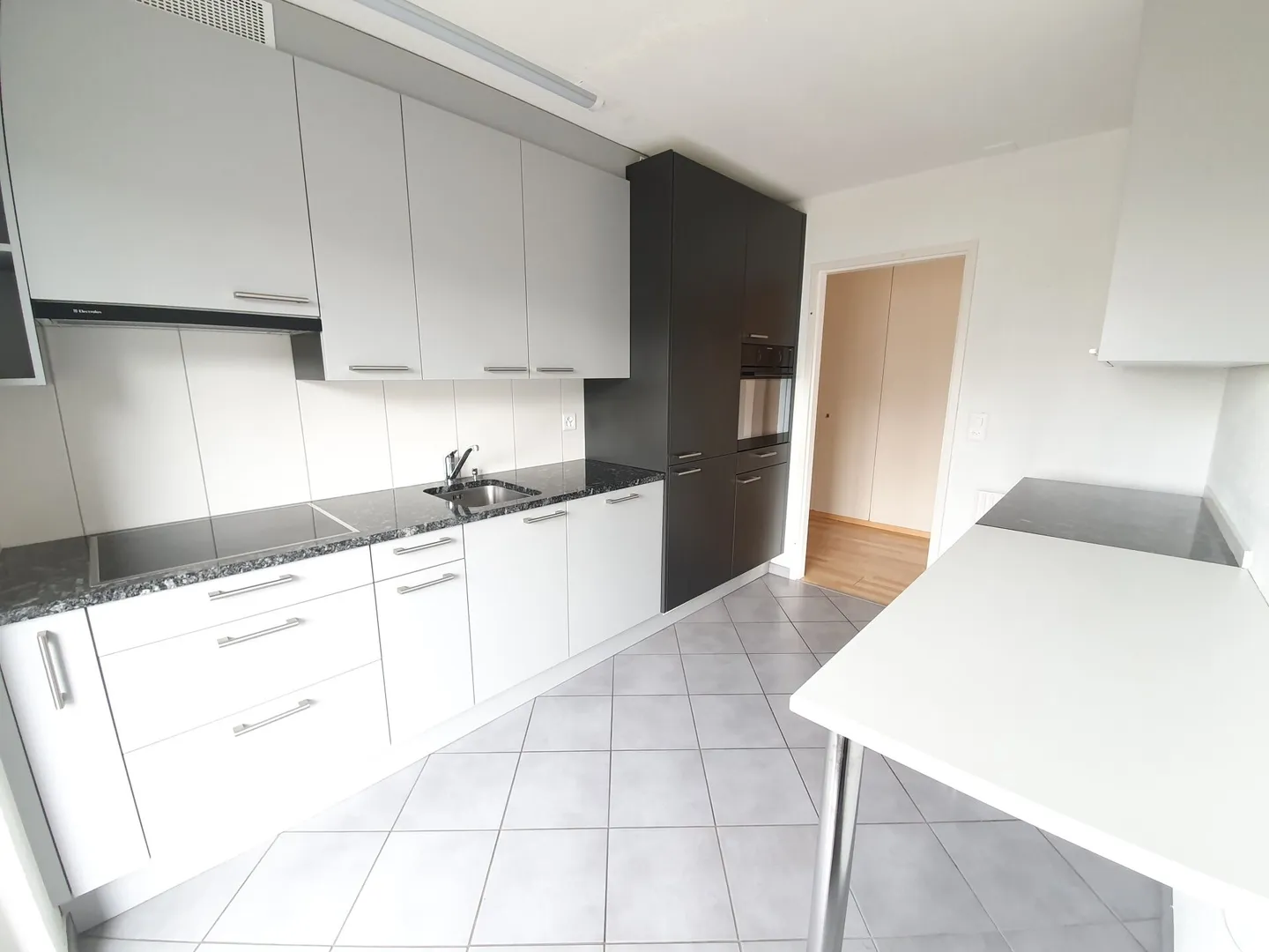 Traumwohnung mit viel Platz - 4.5 Zimmer & 2 Balkone - Foto 2 von 17
