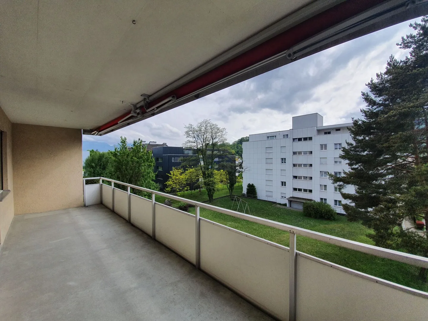 Traumwohnung mit viel Platz - 4.5 Zimmer & 2 Balkone - Foto 3 von 17