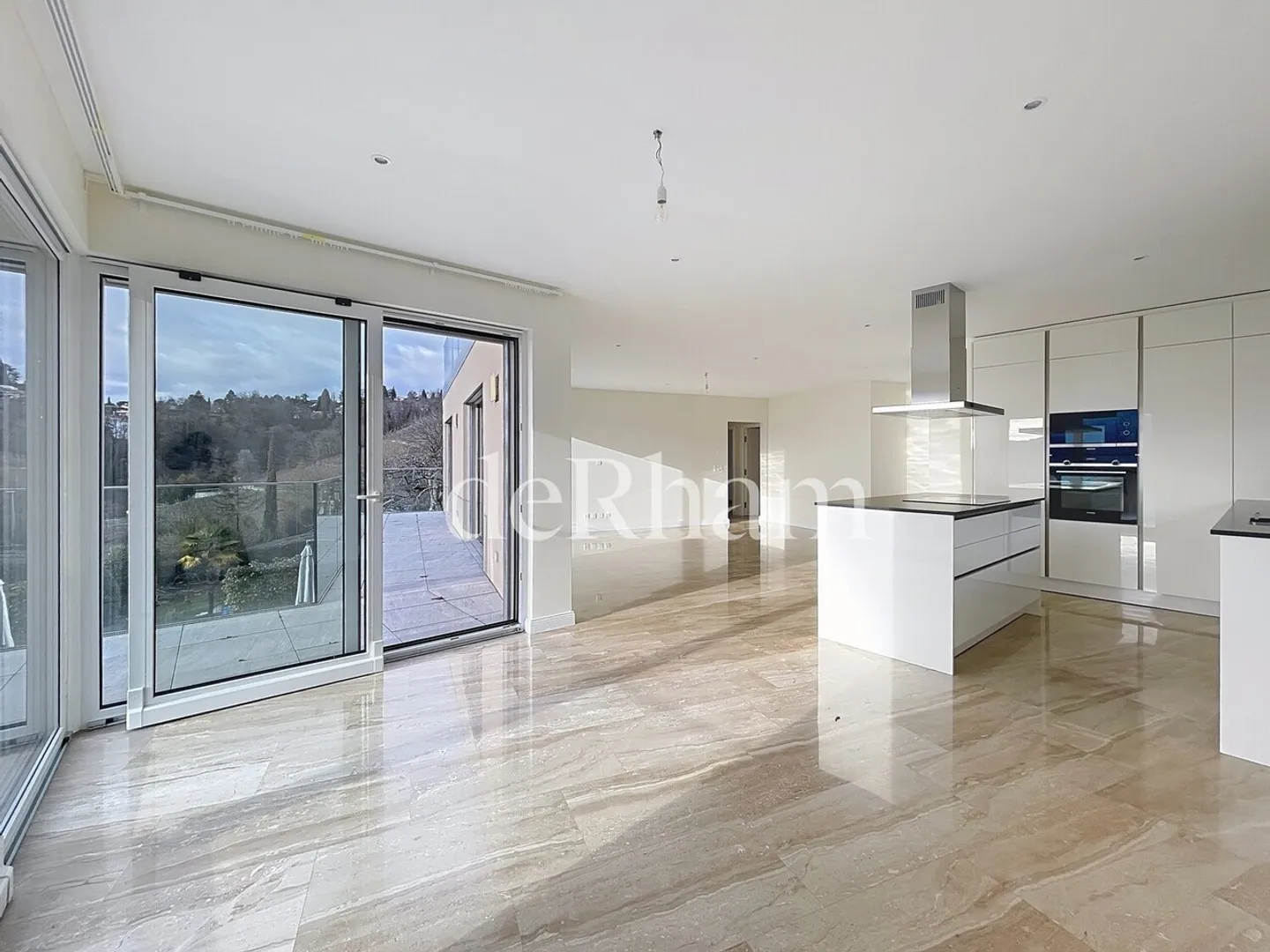 Appartement de Luxe avec Vue Lac - Photo 4 sur 11