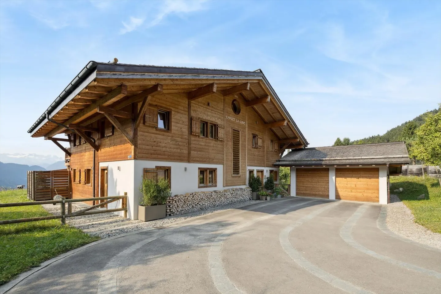 Elegantes Familienchalet mit Panoramablick und terrassiertem Garten - Foto 11 von 12