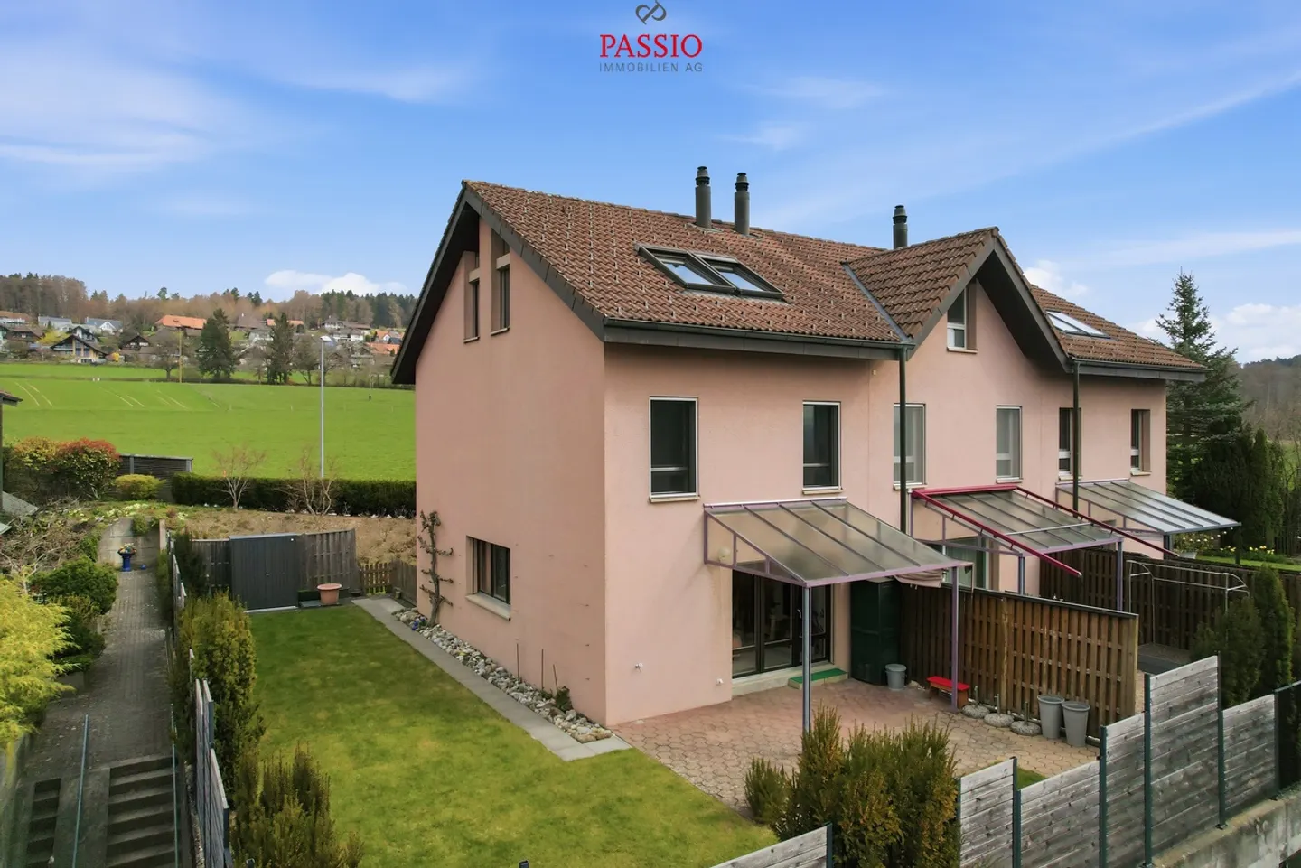 Casa a schiera familiare di 5,5 stanze con grande giardino - Foto 1 di 27