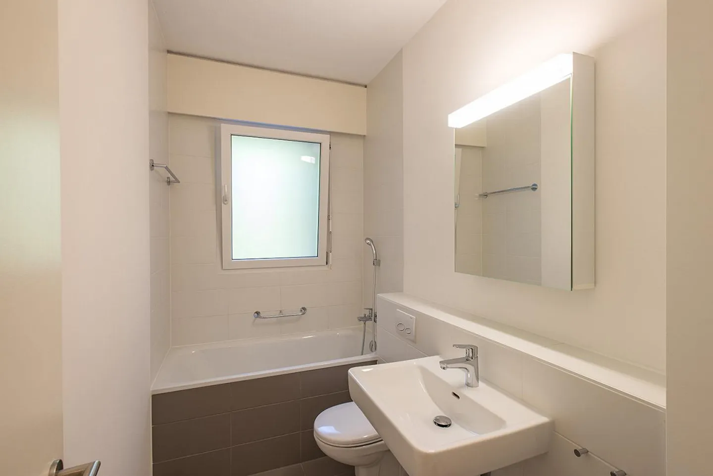 Calmo, luminoso e conveniente! Prima pigione netta gratuita - Foto 3 di 3