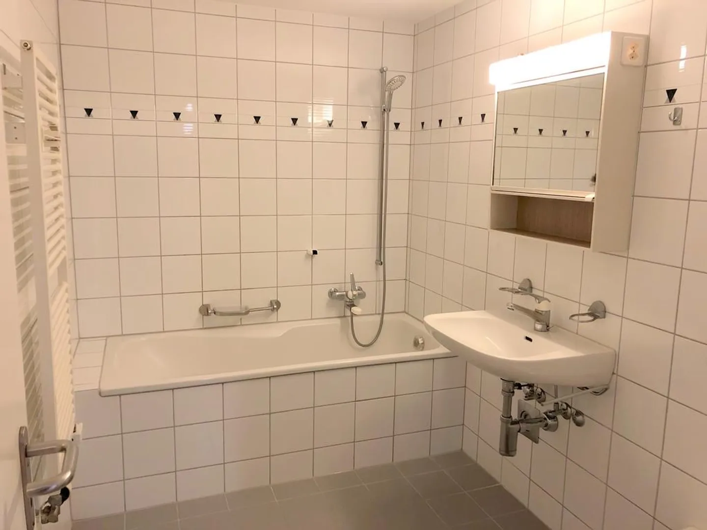 Appartement en attique 3.5 pièces avec ascenseur, au cœur de Saint-Gall - Photo 3 sur 7