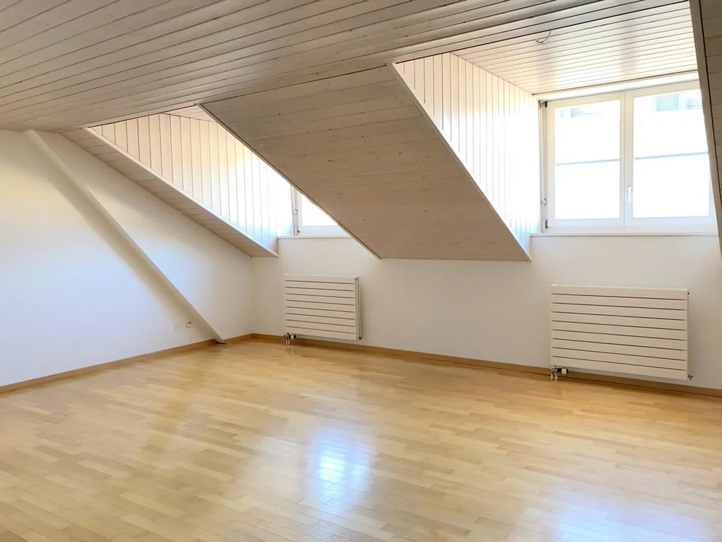 Appartement en attique 3.5 pièces avec ascenseur, au cœur de Saint-Gall - Photo 4 sur 7
