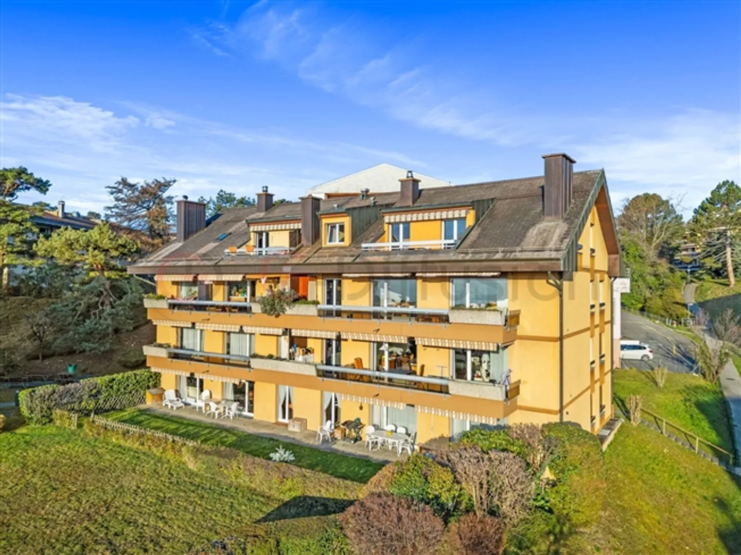 Spacious apartment with panoramic views of Lake Geneva and Lavaux - Photo 9 of 13
