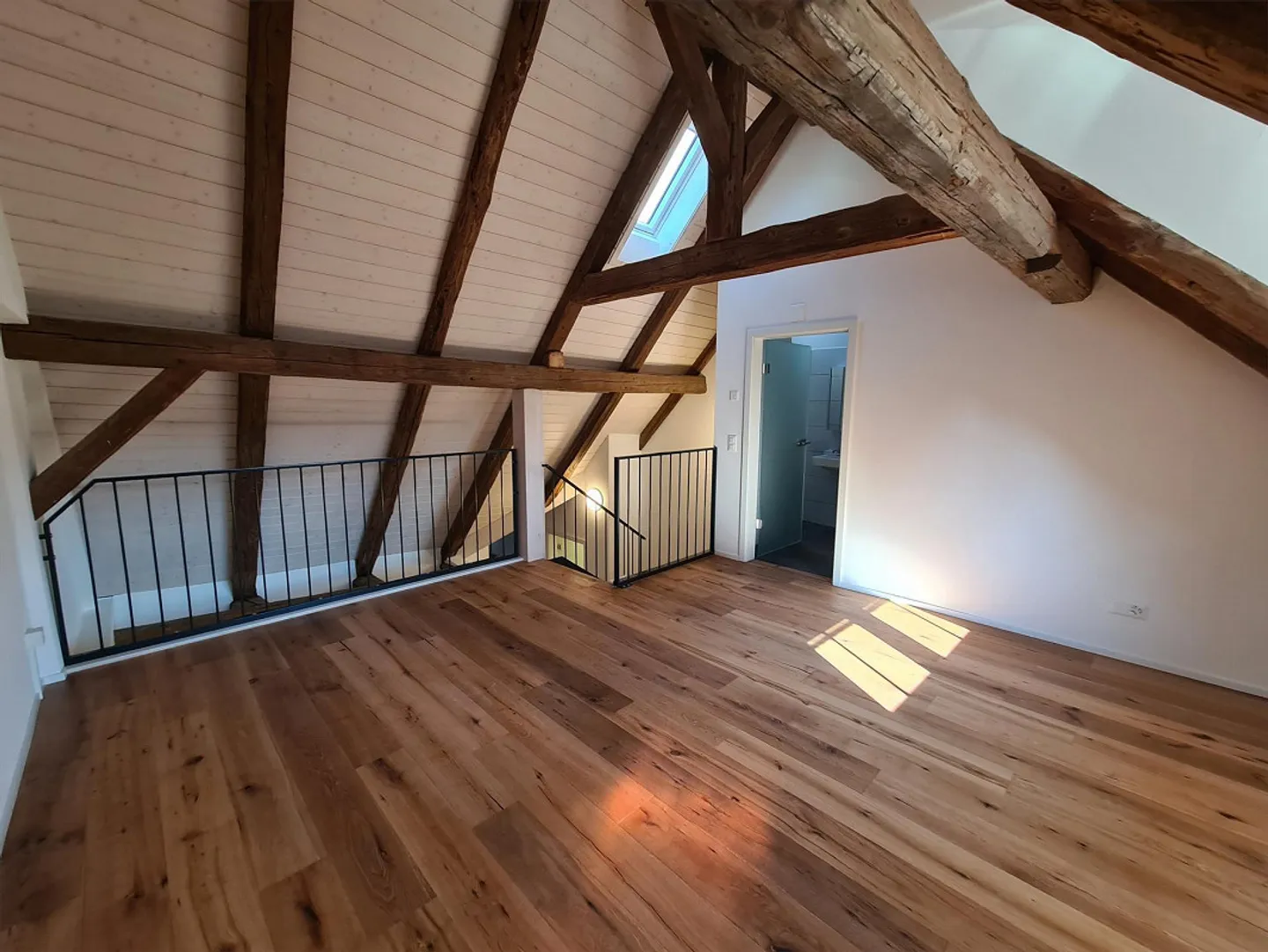 moderner zweistöckiger Riegel-Hausteil in der Altstadt - Foto 2 von 27