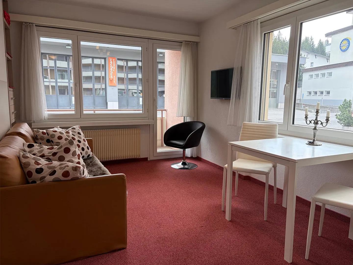 4-Room Studio Package with Balcony and Mountain View in Arosa - Photo 1 of 7