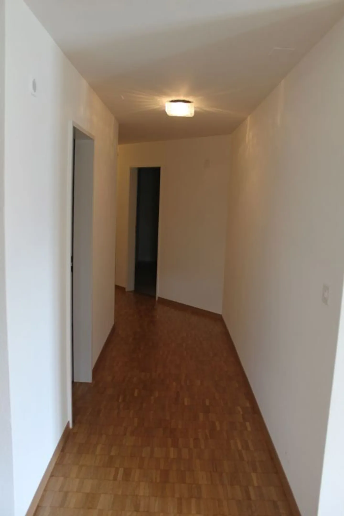 grosszügige 3.5 Zimmer - Wohnung (104m2), mit grosser Terrasse - Foto 4 di 12