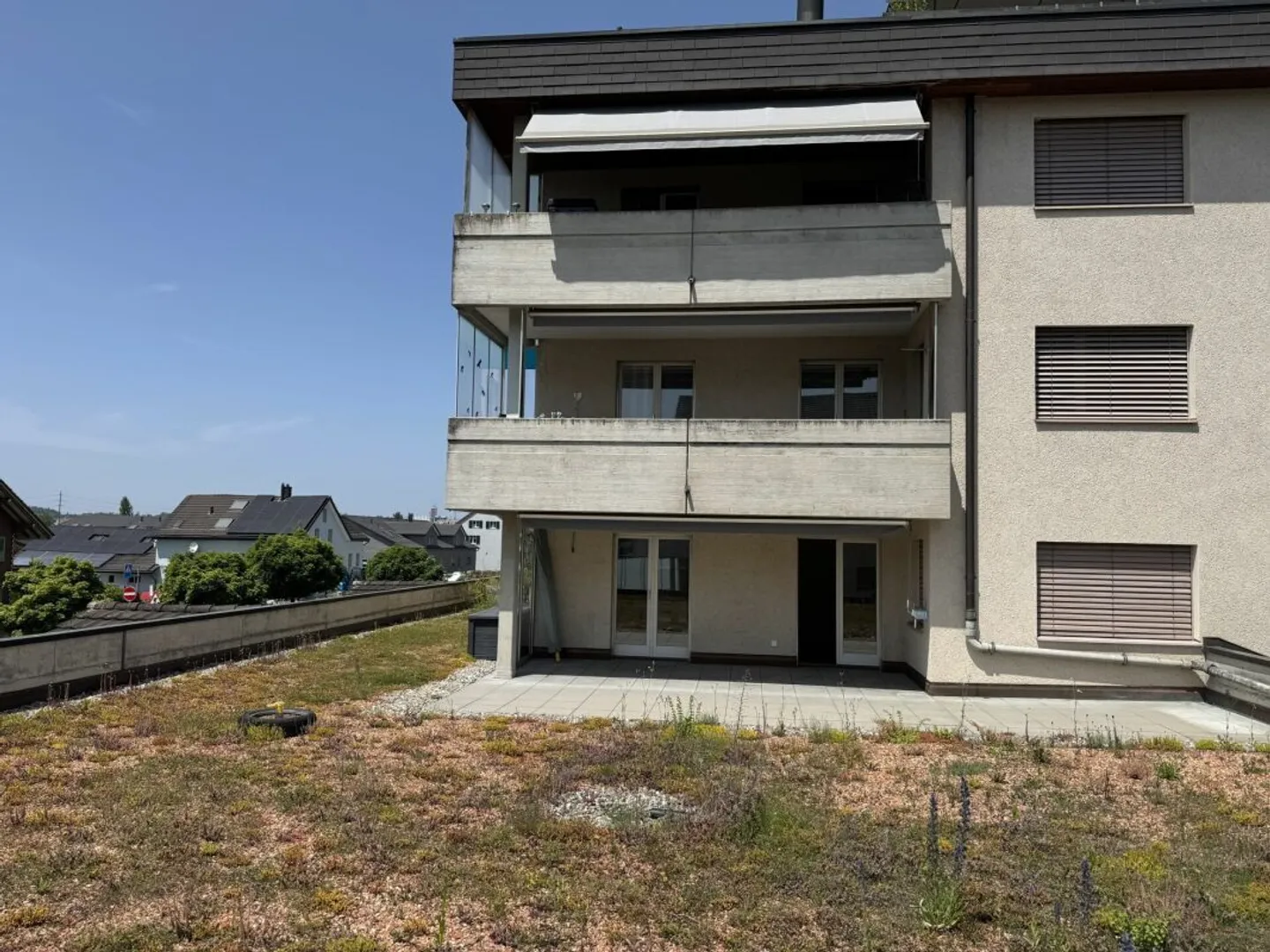 grosszügige 3.5 Zimmer - Wohnung (104m2), mit grosser Terrasse - Foto 10 di 12