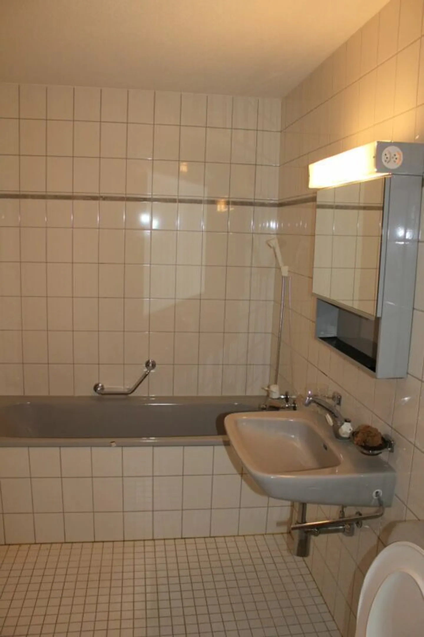 grosszügige 3.5 Zimmer - Wohnung (104m2), mit grosser Terrasse - Foto 8 di 12