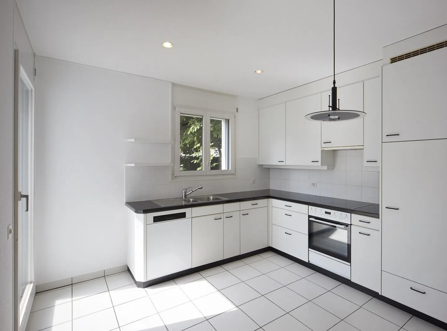 Appartement avec 4 pièces dans une maison jumelée à Comano - Photo 2 sur 10