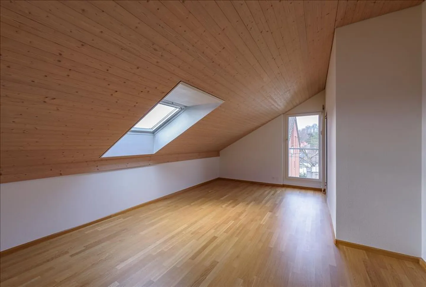 Attico con camino e affitto regalato! - Foto 7 di 10