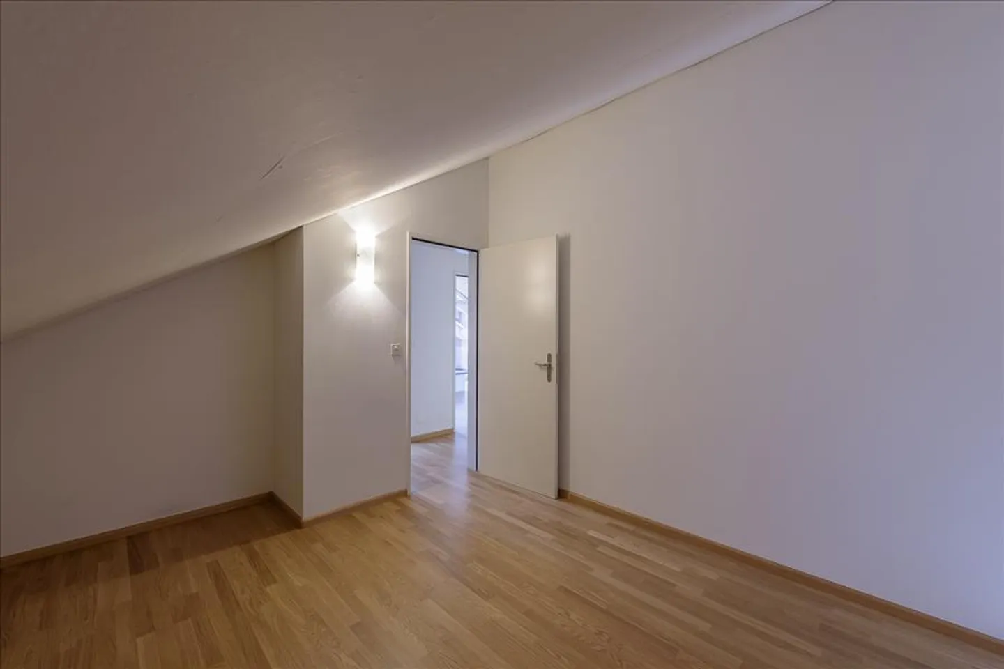 Attico con camino e affitto regalato! - Foto 8 di 10