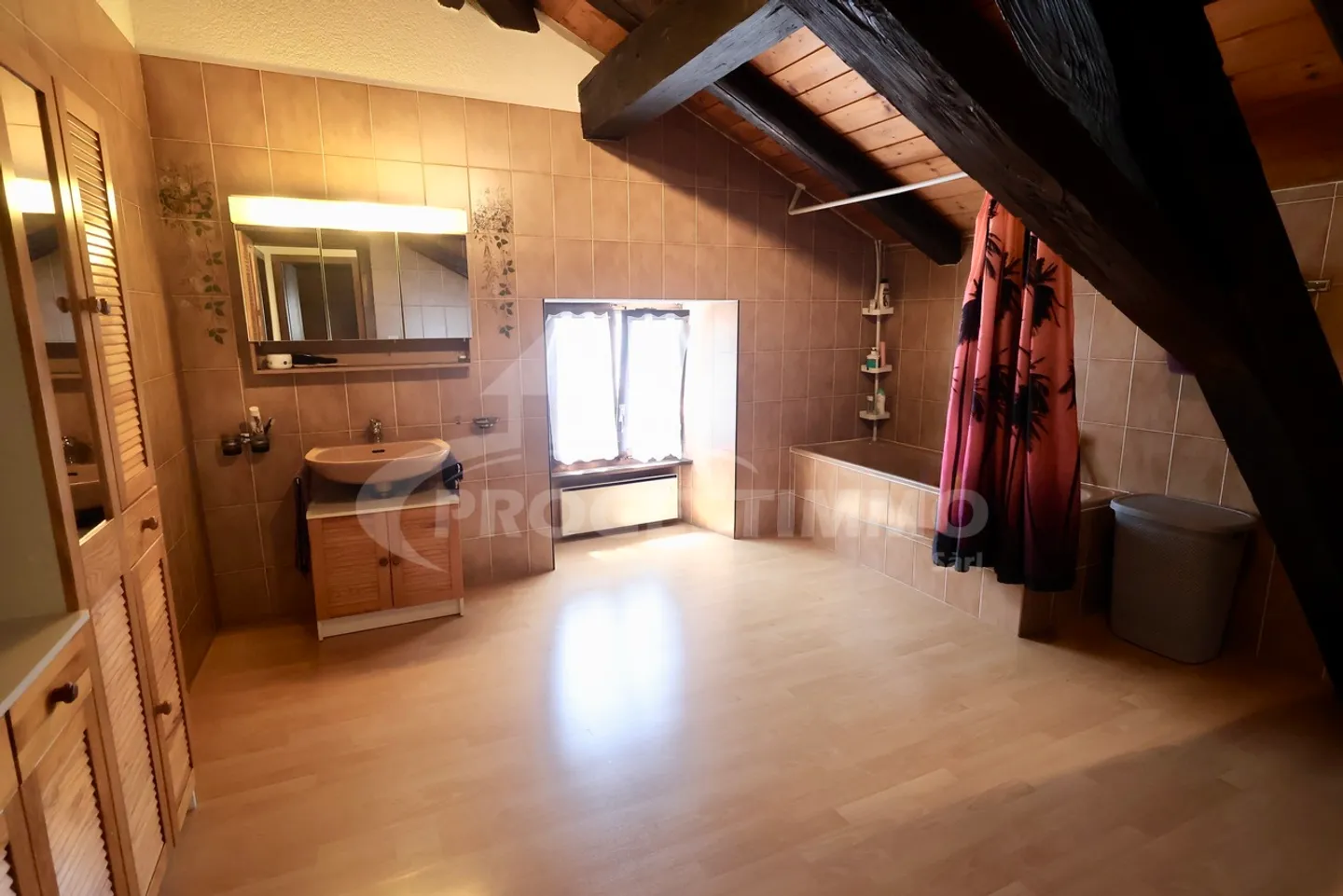 Spacious Character Apartment in the Heart of Ardon - Photo 9 of 11