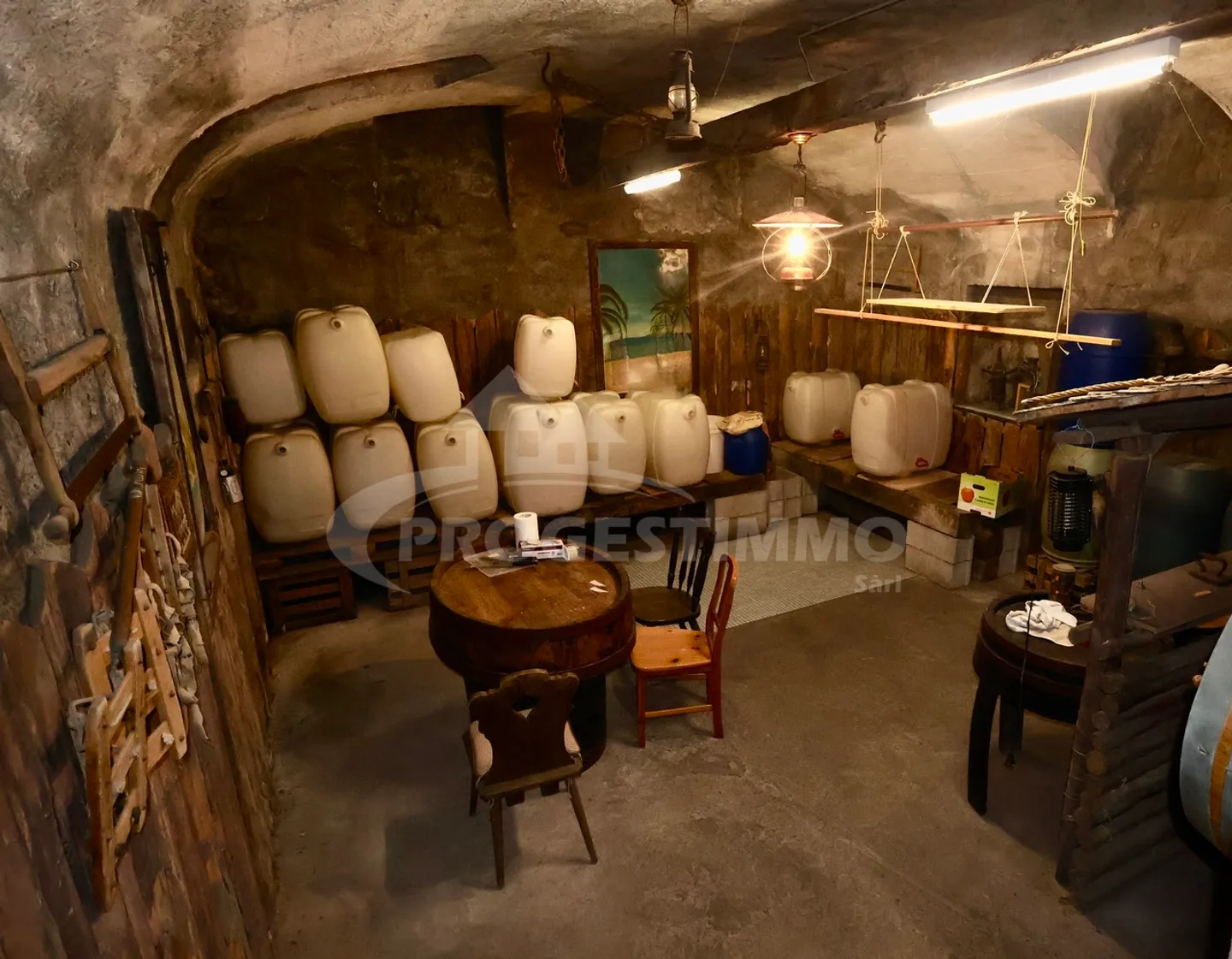 Spacious Character Apartment in the Heart of Ardon - Photo 10 of 11