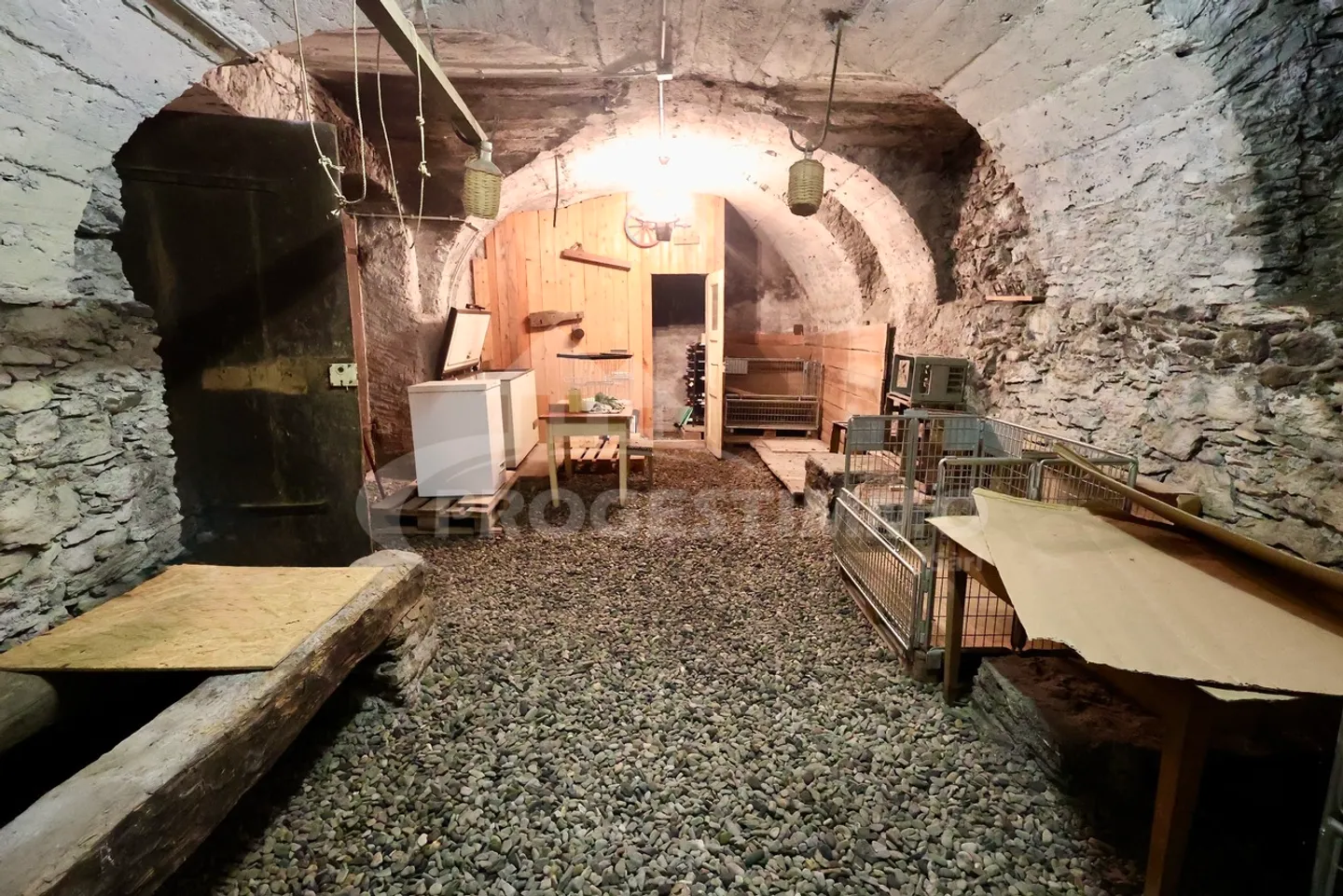 Spacious Character Apartment in the Heart of Ardon - Photo 11 of 11