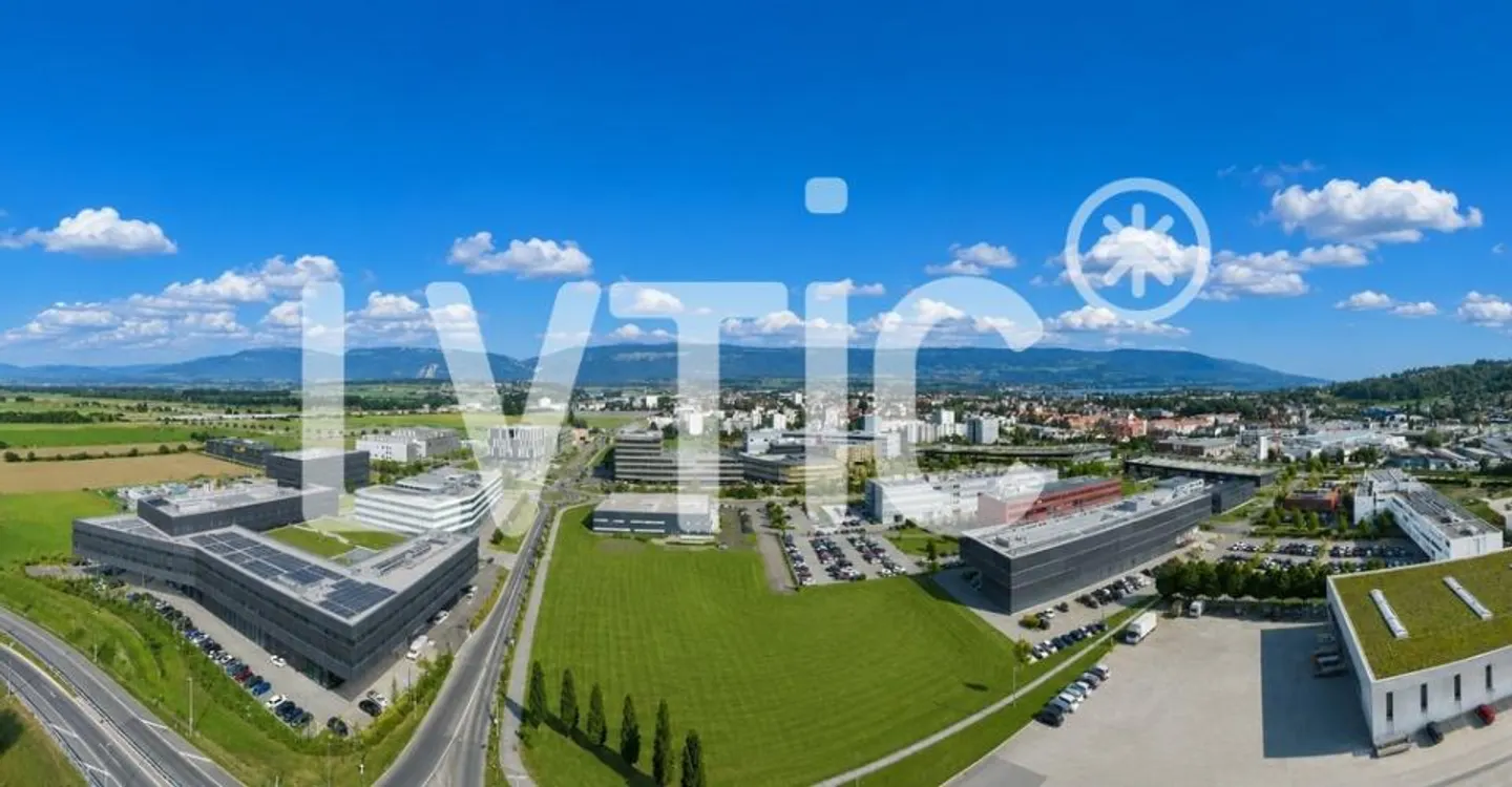 Industrial building on a 17,000 m2 plot for sale in Yverdon - Photo 4 of 12