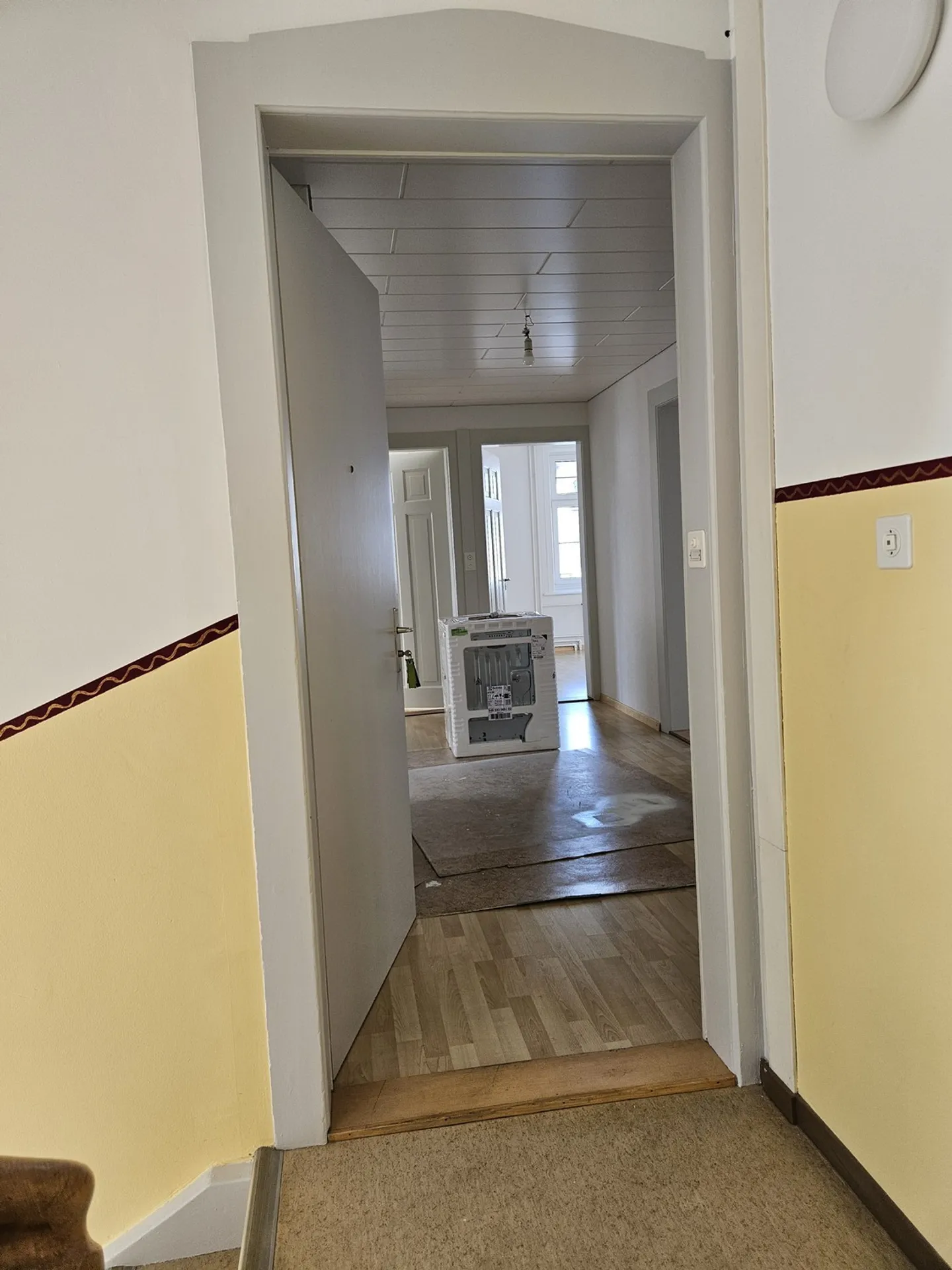 gepflegte 4 Zi. Wohnung, zentral gelegen - Foto 4 von 9