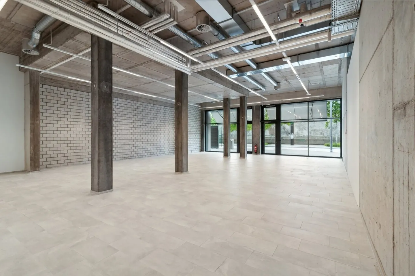 Elegance meets location - Versatile commercial space in the heart of Erlenmatt - Photo 1 of 5