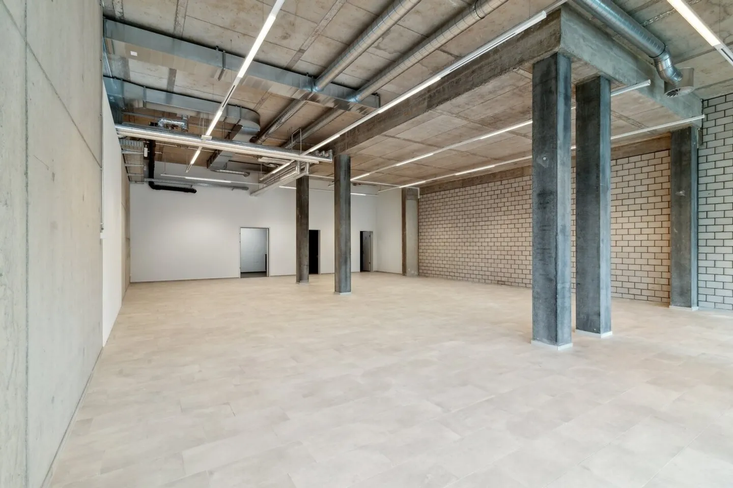 Elegance meets location - Versatile commercial space in the heart of Erlenmatt - Photo 2 of 5