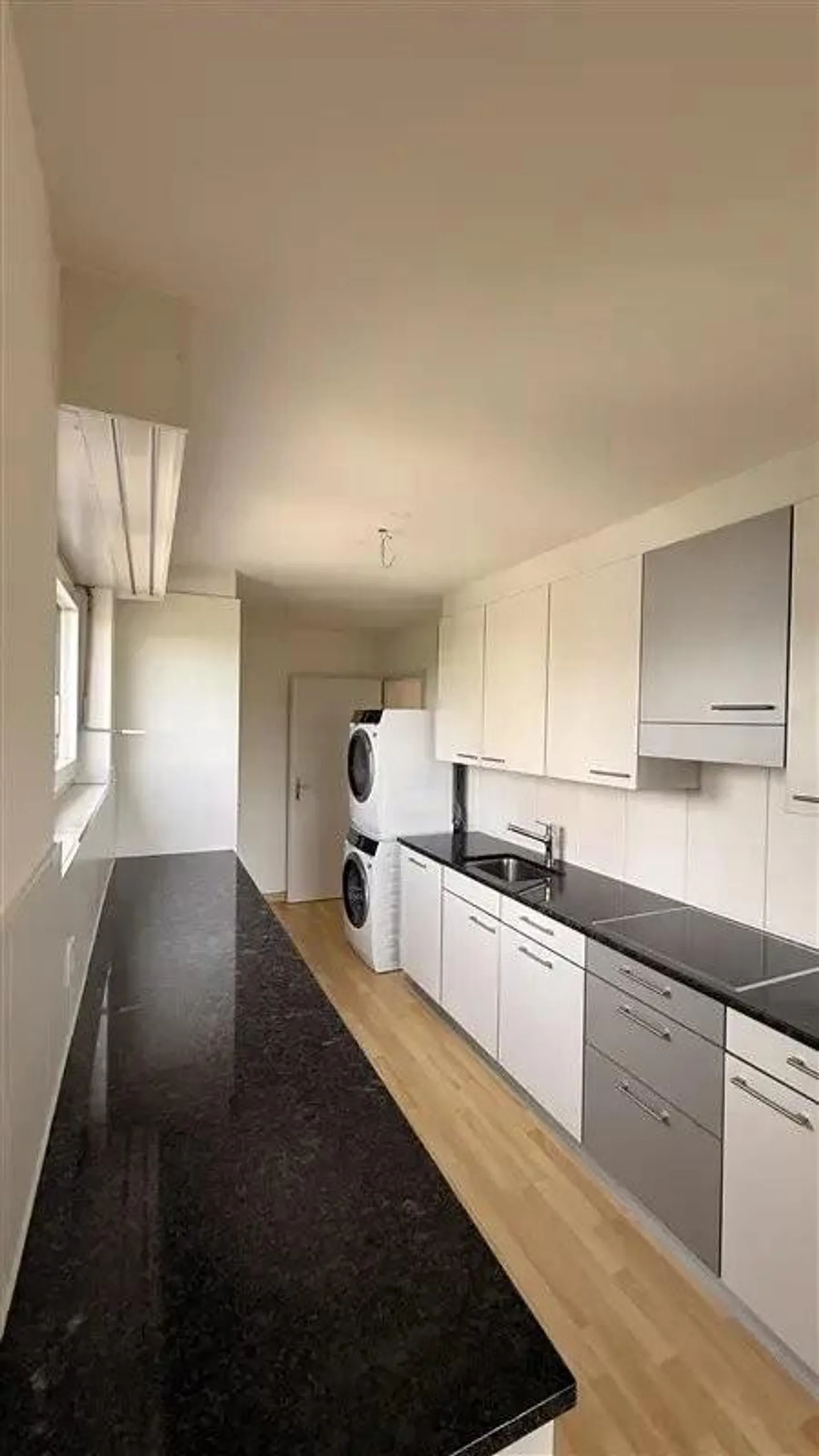 Helle 4.5-Zimmer-Wohnung mit Aussicht - Foto 2 von 10