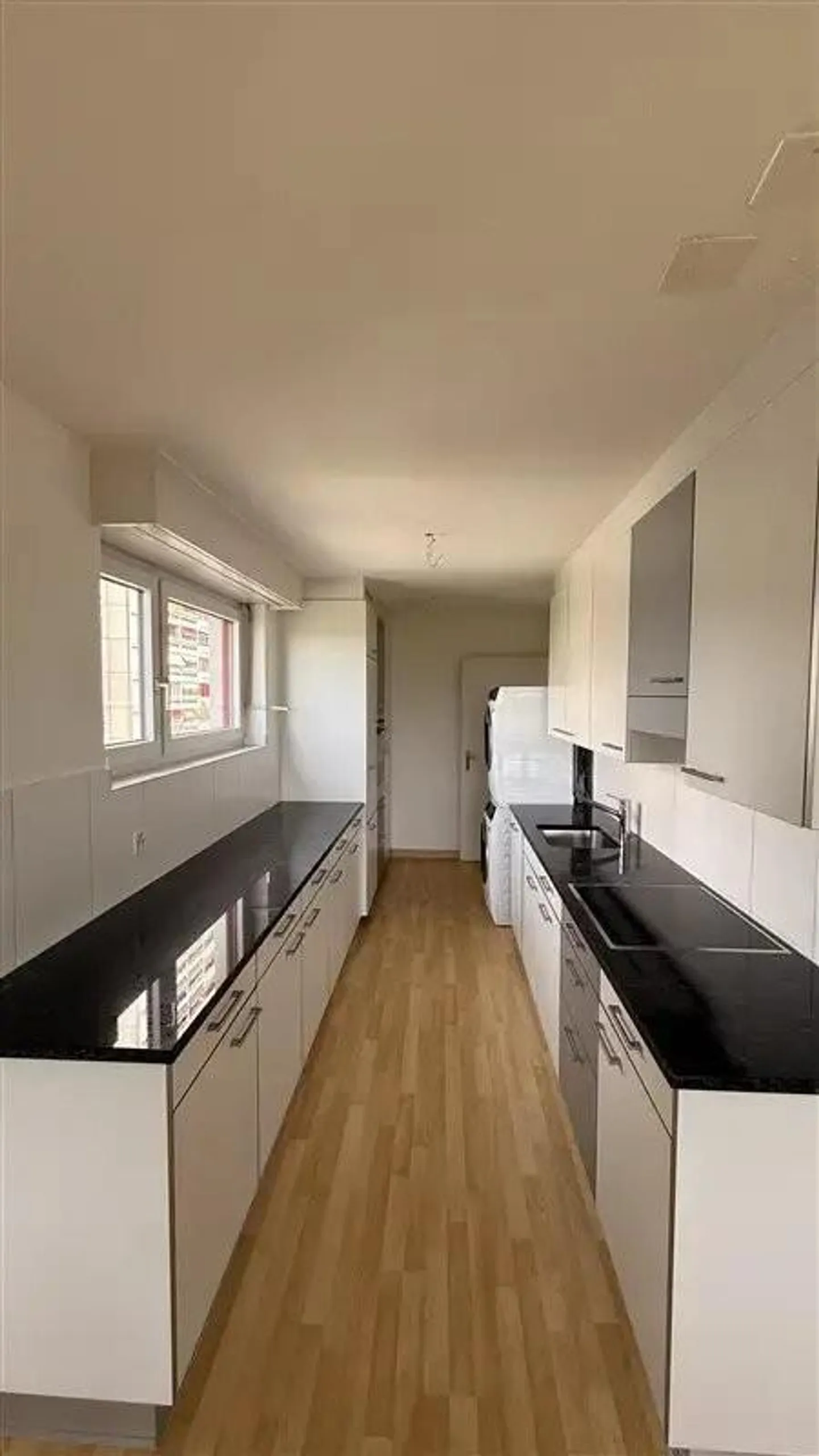 Helle 4.5-Zimmer-Wohnung mit Aussicht - Foto 3 von 10
