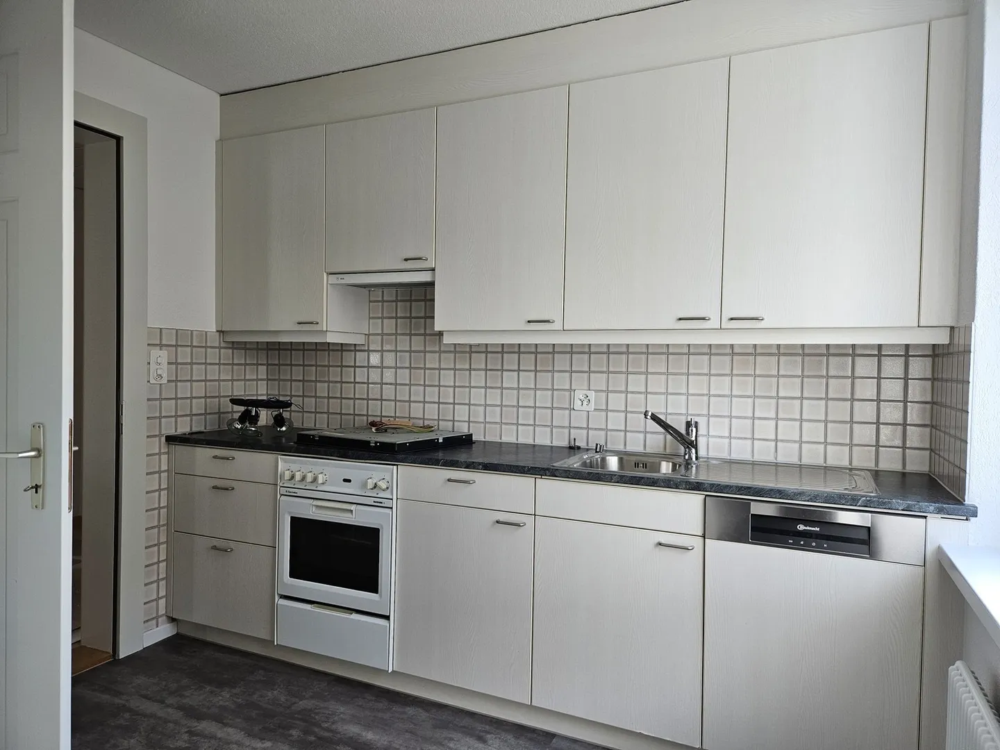 gepflegte 4 Zi. Wohnung, zentral gelegen - Foto 7 von 9