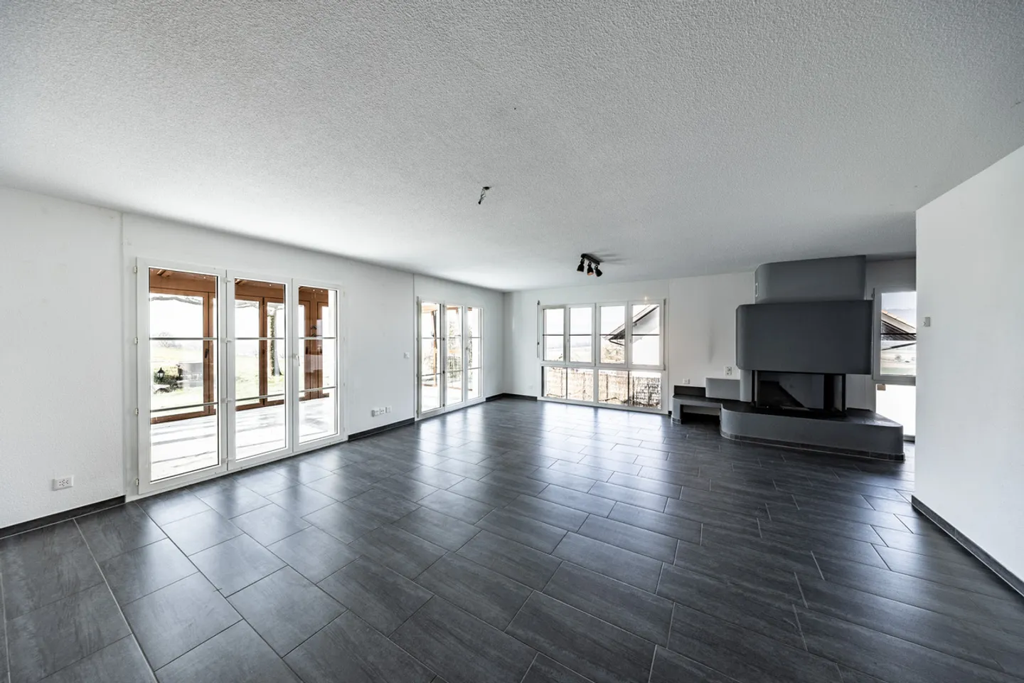 Grosszügiges Landhaus mit herrlicher Aussicht - Photo 2 sur 8