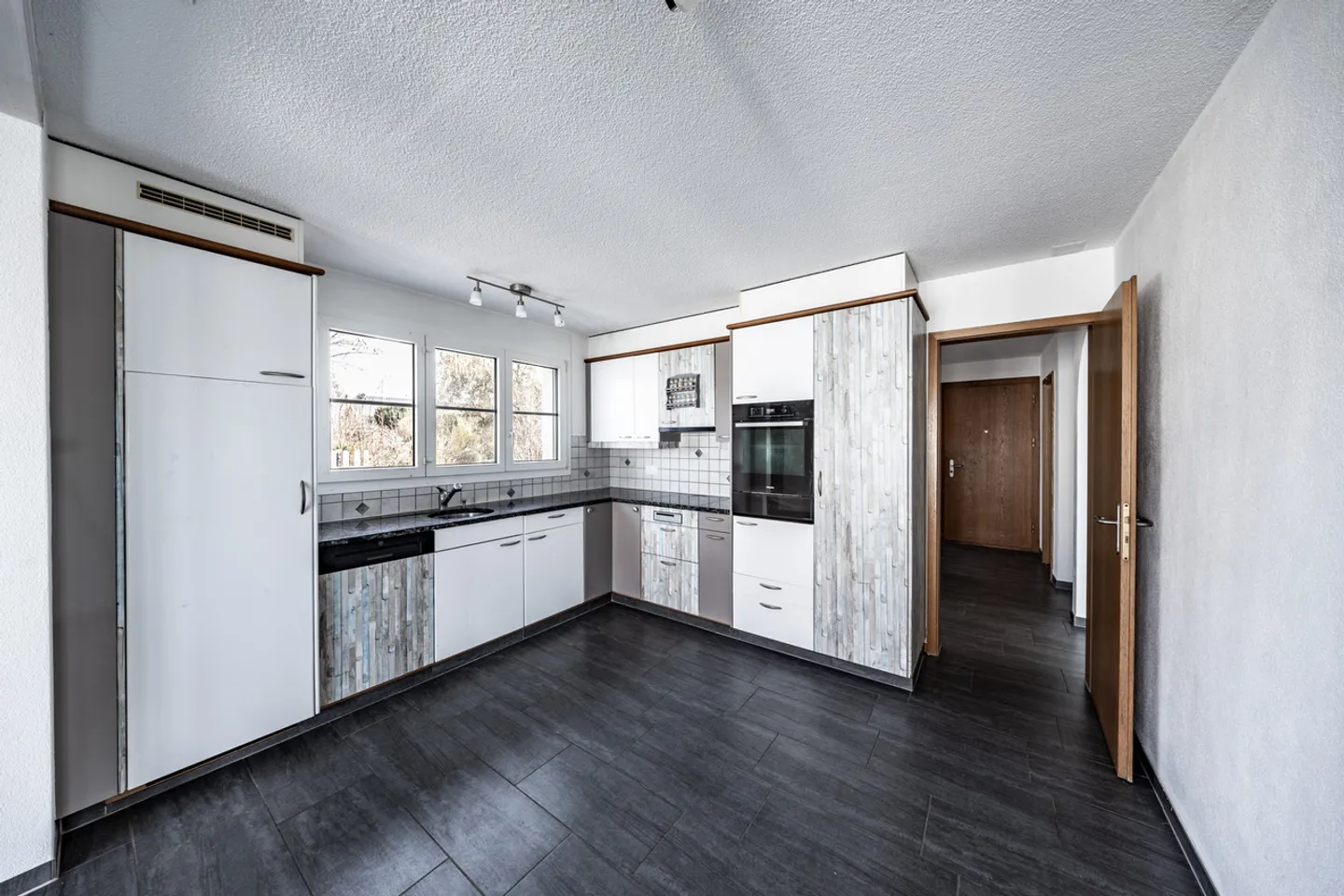 Grosszügiges Landhaus mit herrlicher Aussicht - Photo 3 sur 8