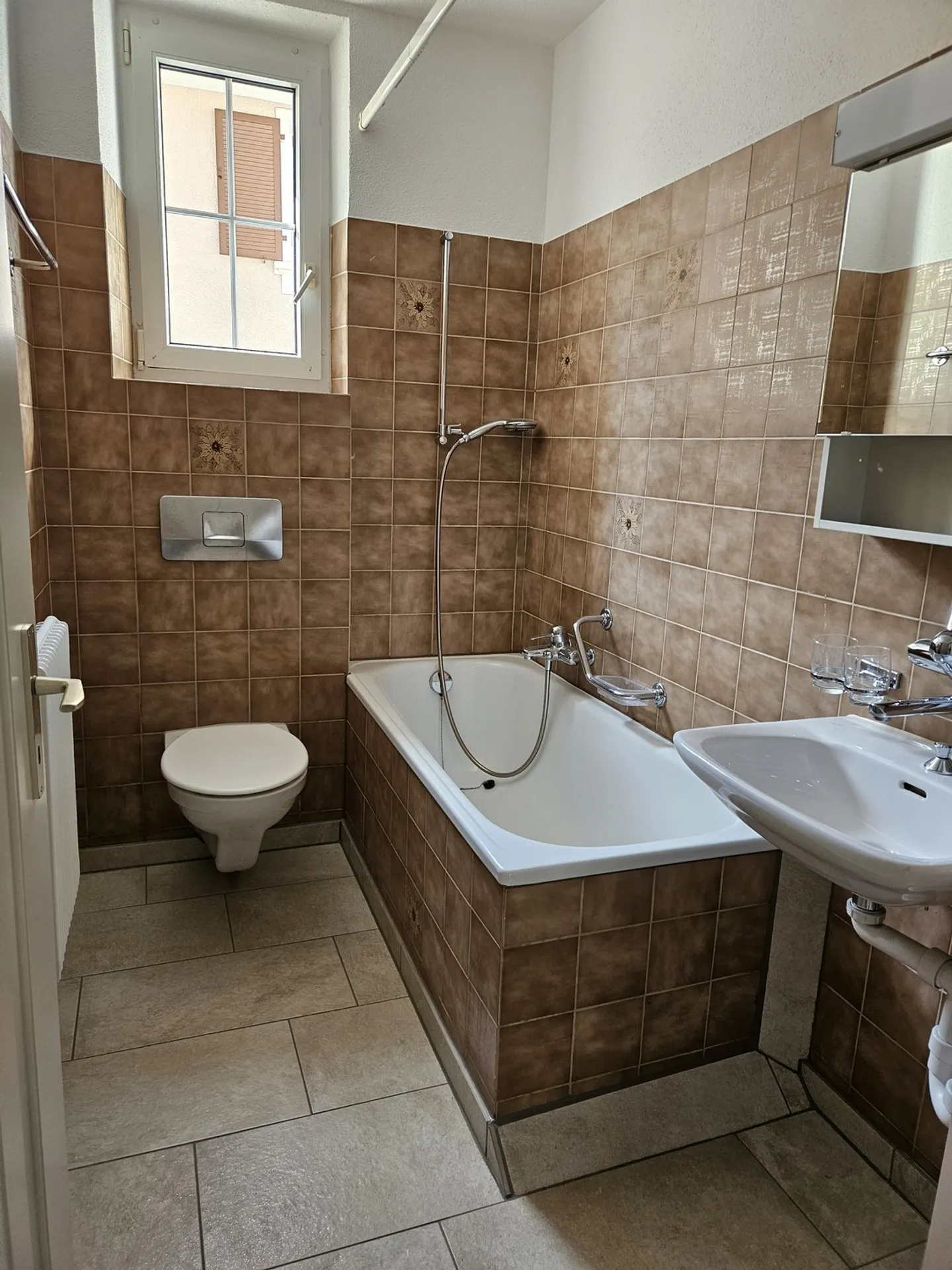 gepflegte 4 Zi. Wohnung, zentral gelegen - Foto 9 von 9