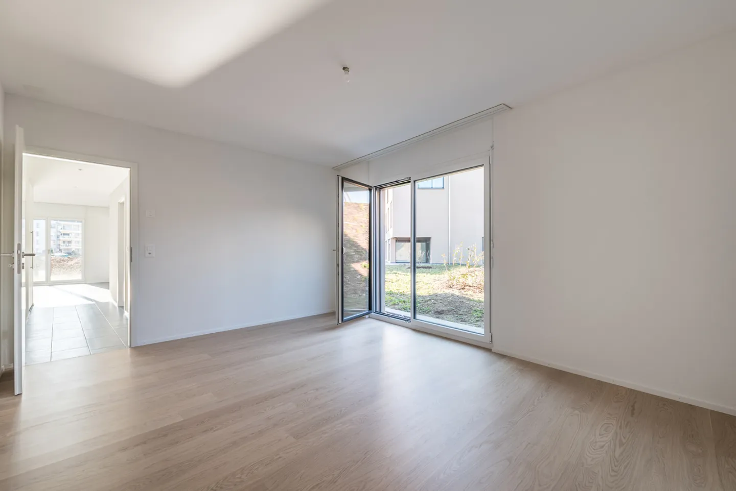 Wunderschöne 3,5 Zimmer mit 15,8 m2 Terrasse und privatem Garten - Foto 1 von 6