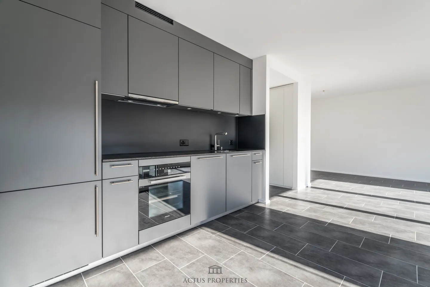 Wunderschöne 3,5 Zimmer mit 15,8 m2 Terrasse und privatem Garten - Foto 2 von 6