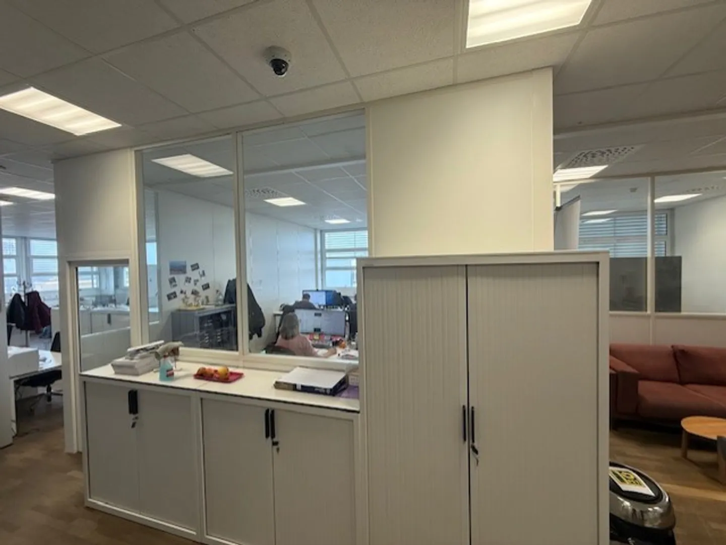 Bureau moderne avec parking - Photo 1 sur 9