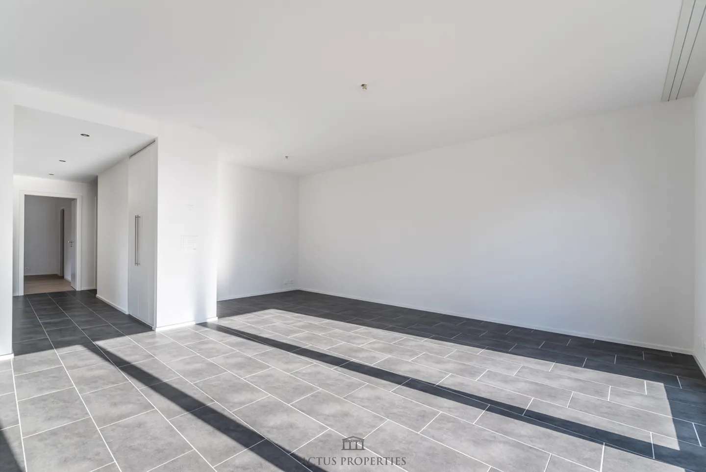 Wunderschöne 3,5 Zimmer mit 15,8 m2 Terrasse und privatem Garten - Foto 3 von 6