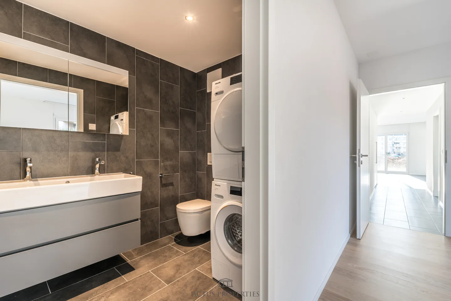 Wunderschöne 3,5 Zimmer mit 15,8 m2 Terrasse und privatem Garten - Foto 6 von 6