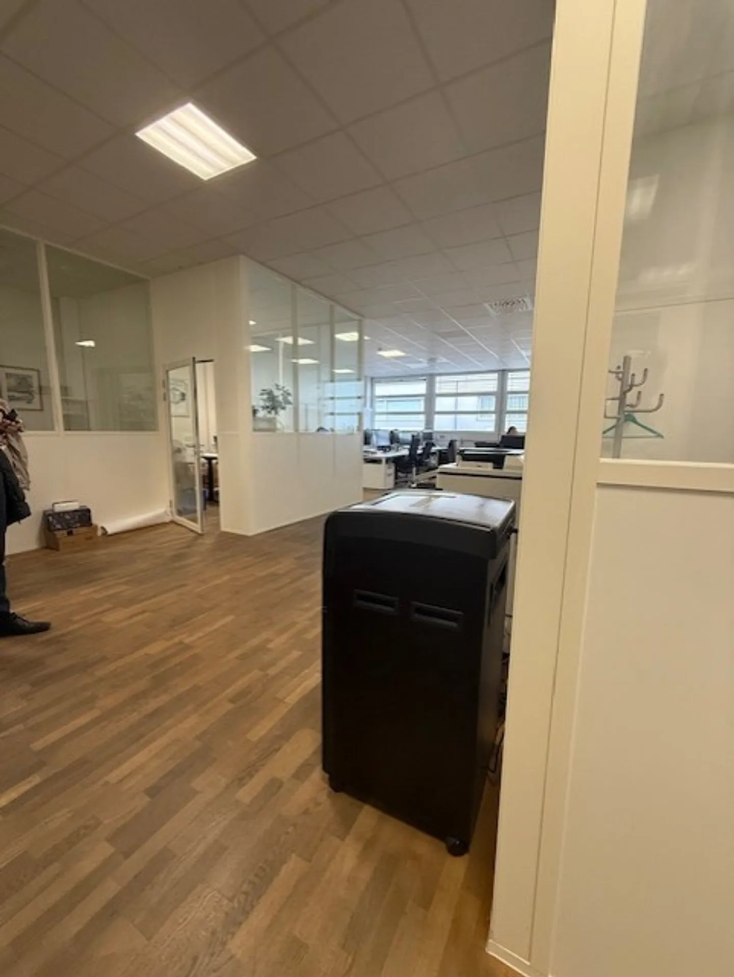 Bureau moderne avec parking - Photo 4 sur 9