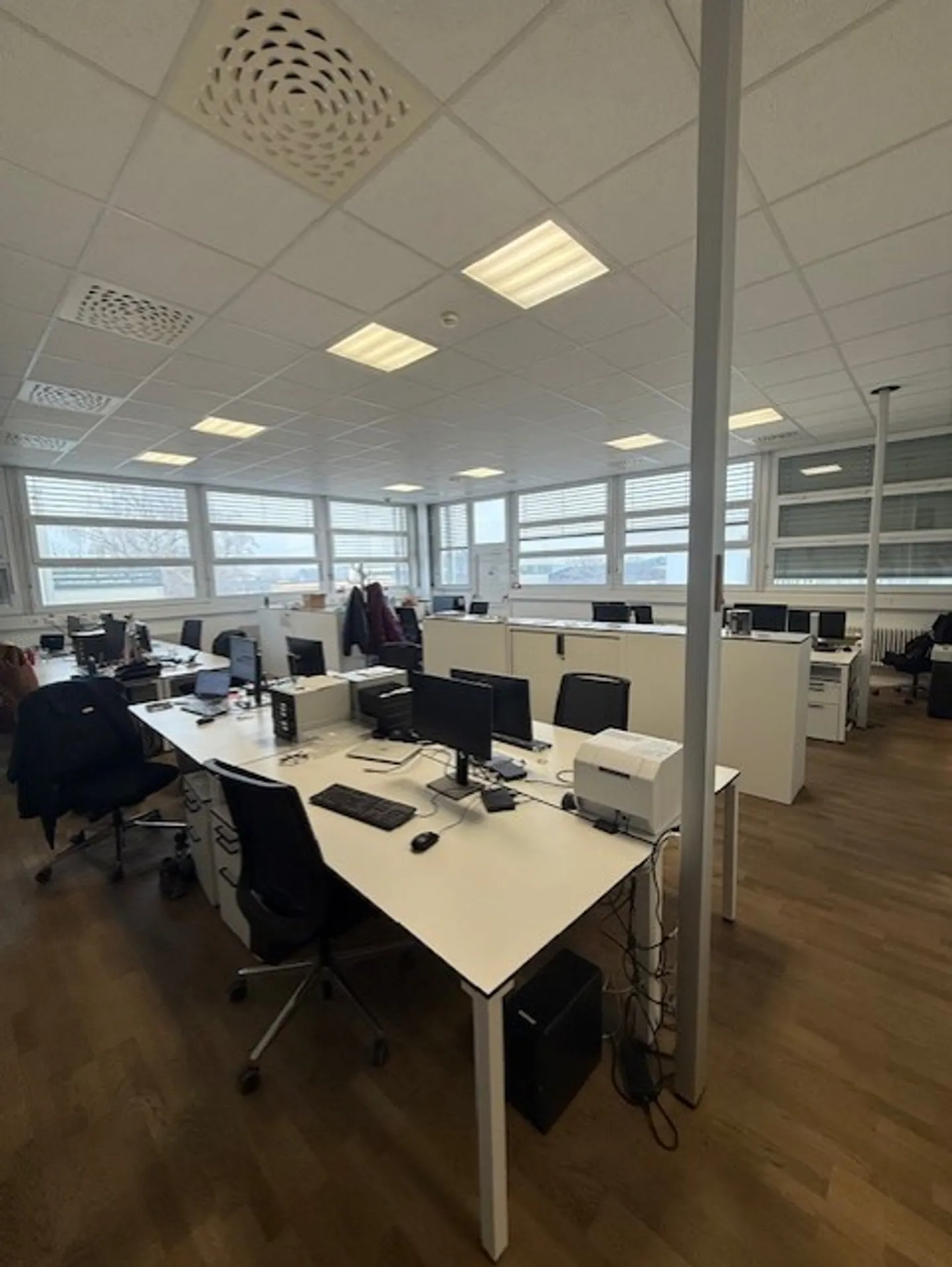 Bureau moderne avec parking - Photo 5 sur 9