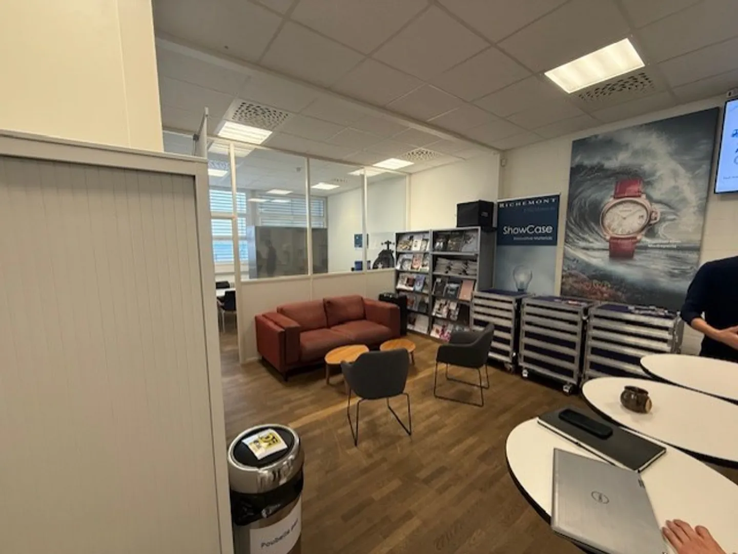 Bureau moderne avec parking - Photo 7 sur 9