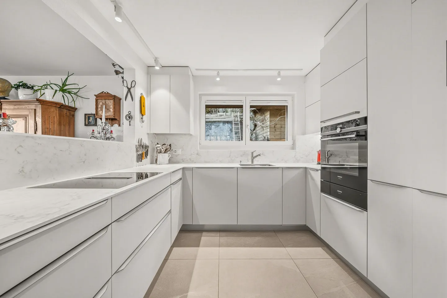 Esclusivo! Superbo appartamento di 3,5 locali con giardino e vista lago - Foto 4 di 10