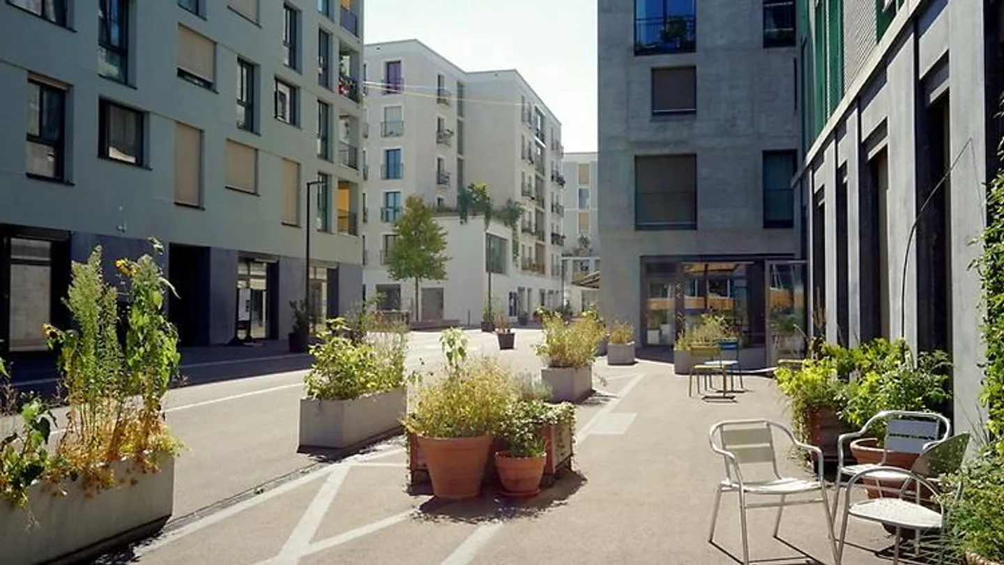 4½ ROOM APARTMENT IN ZURICH - DISTRICT 12, FURNISHED, TEMPORARY - Photo 1 of 8