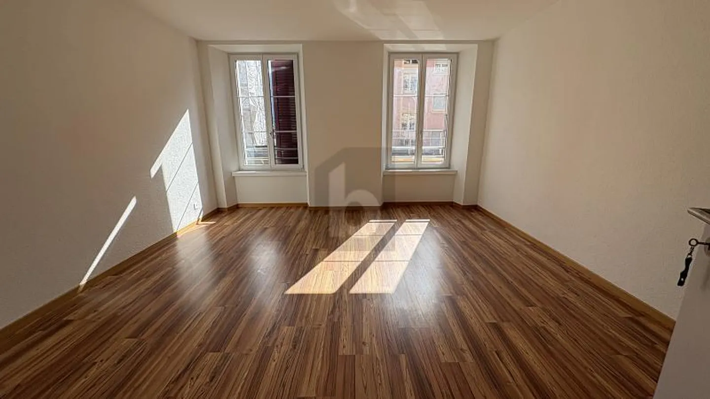 KÜRZLICH RENOVIERT, HELL & GERÄUMIG - Foto 3 von 6