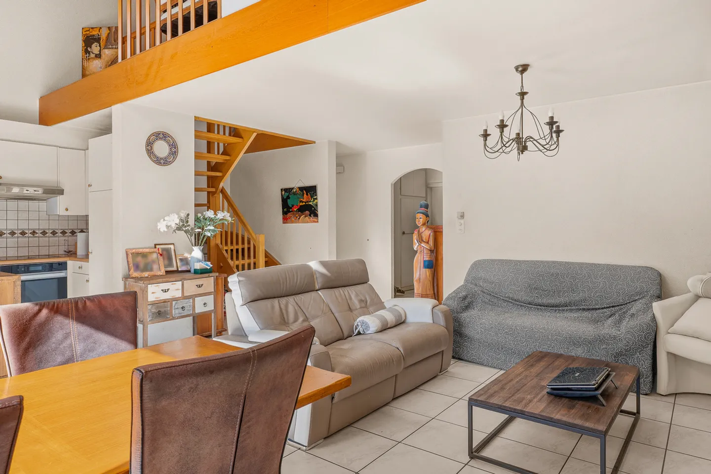 Spacious duplex in the heart of the village - Photo 2 of 10