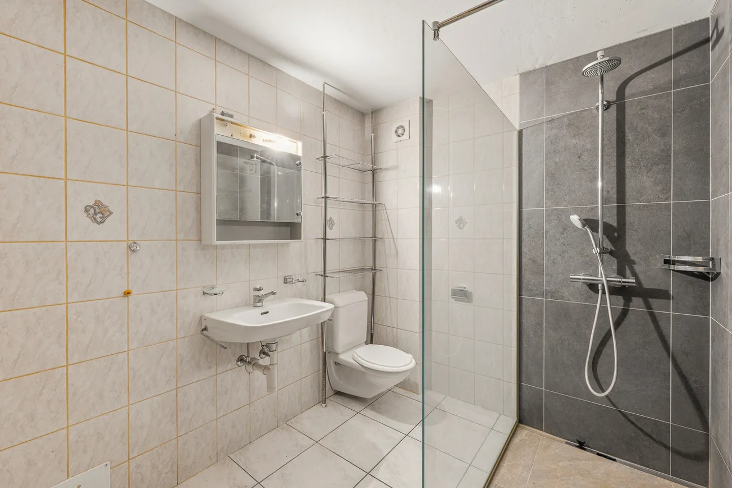 Spacious duplex in the heart of the village - Photo 8 of 10