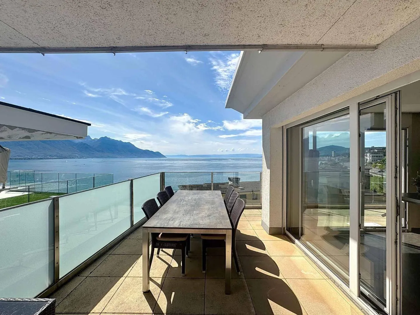 Appartement en attique 3.5 pièces avec une très belle vue sur le lac - Photo 1 sur 12