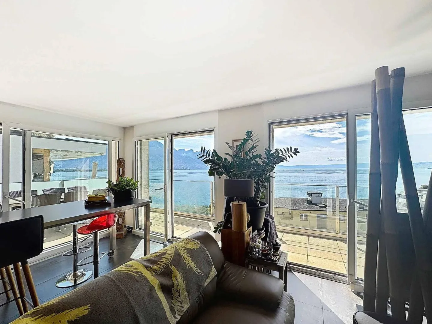 Appartement en attique 3.5 pièces avec une très belle vue sur le lac - Photo 5 sur 12