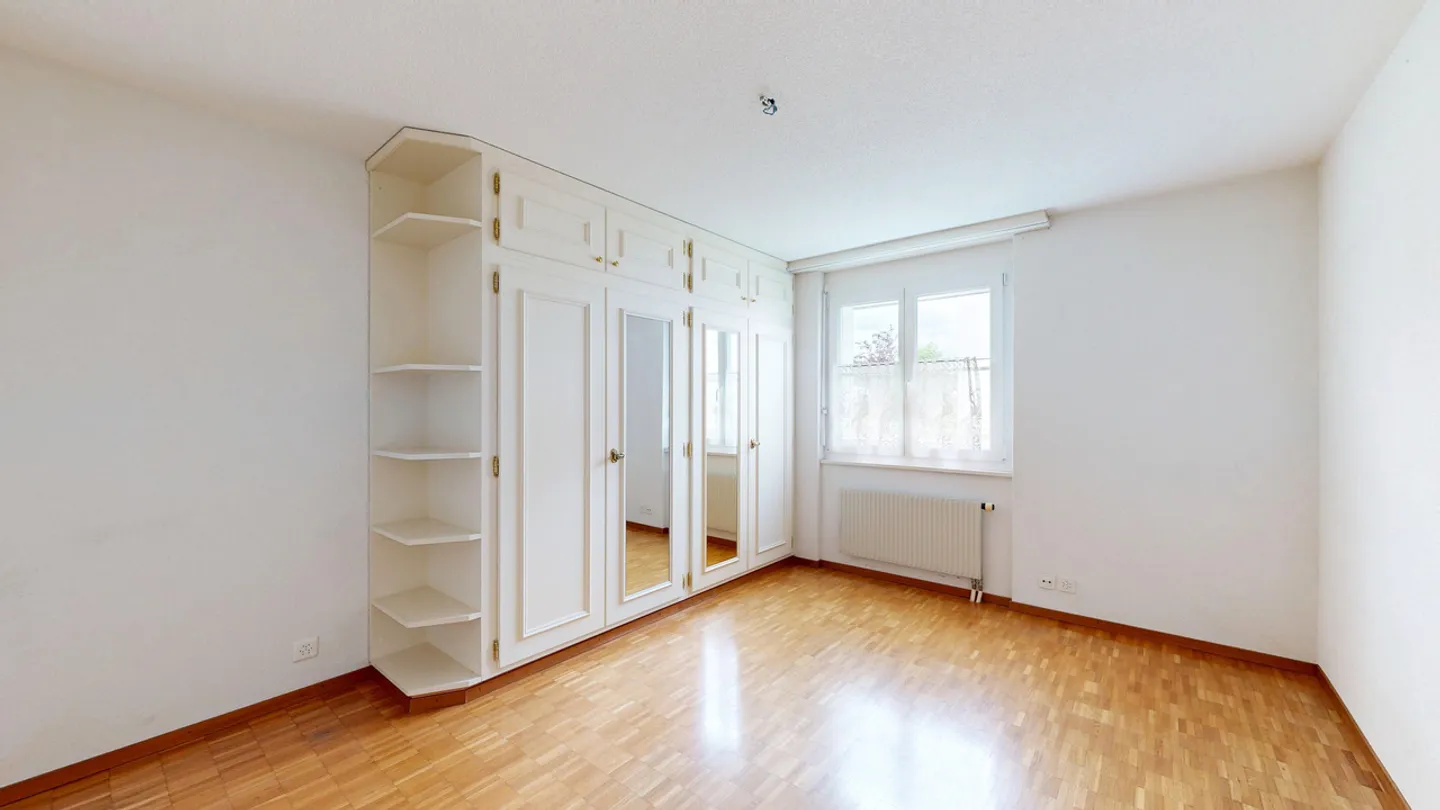 Appartement de jardin 4,5 pièces avec place de parking dans le Jura - Photo 5 sur 11