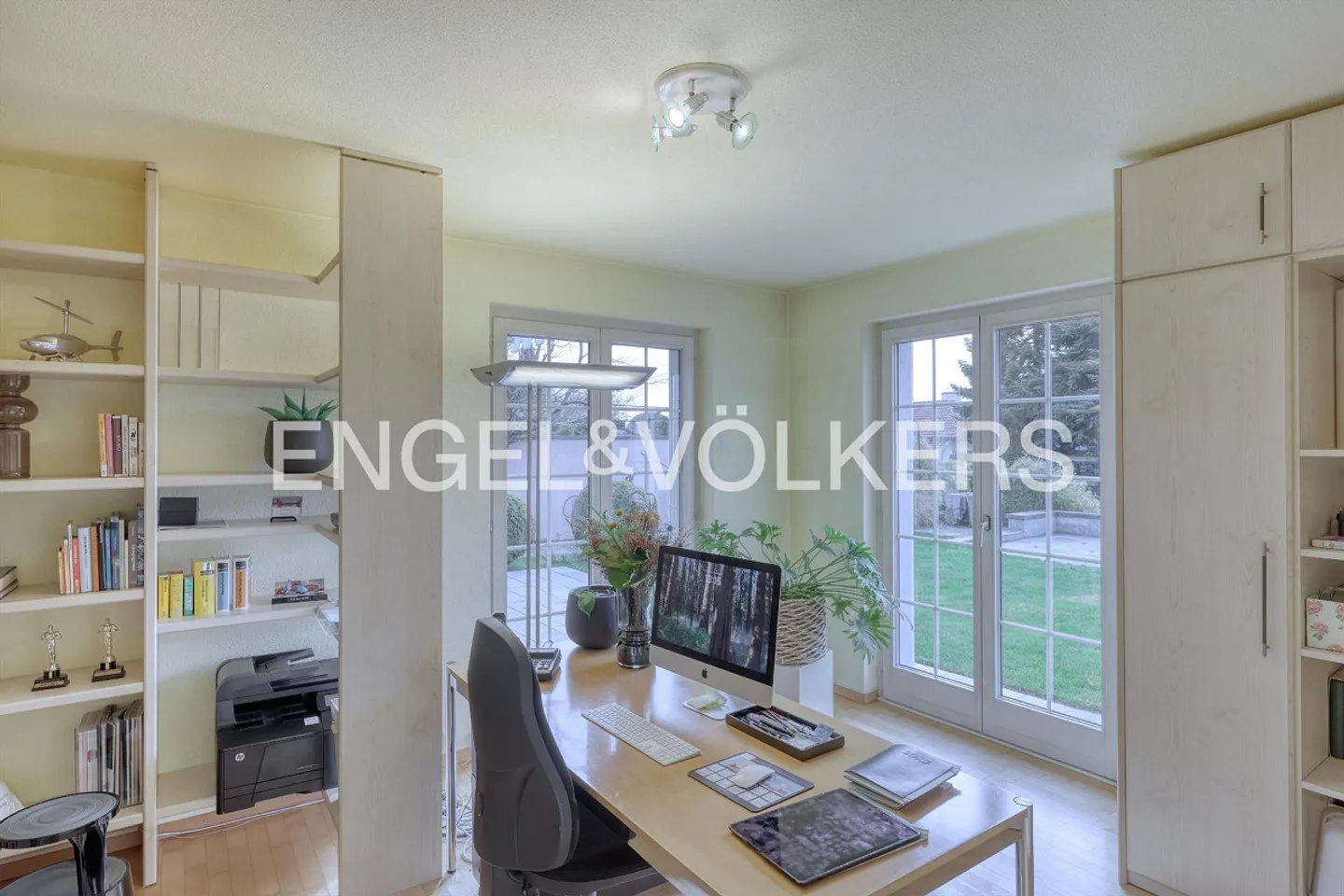 Exclusive Living in Prime Location in Zufikon - Photo 3 of 5