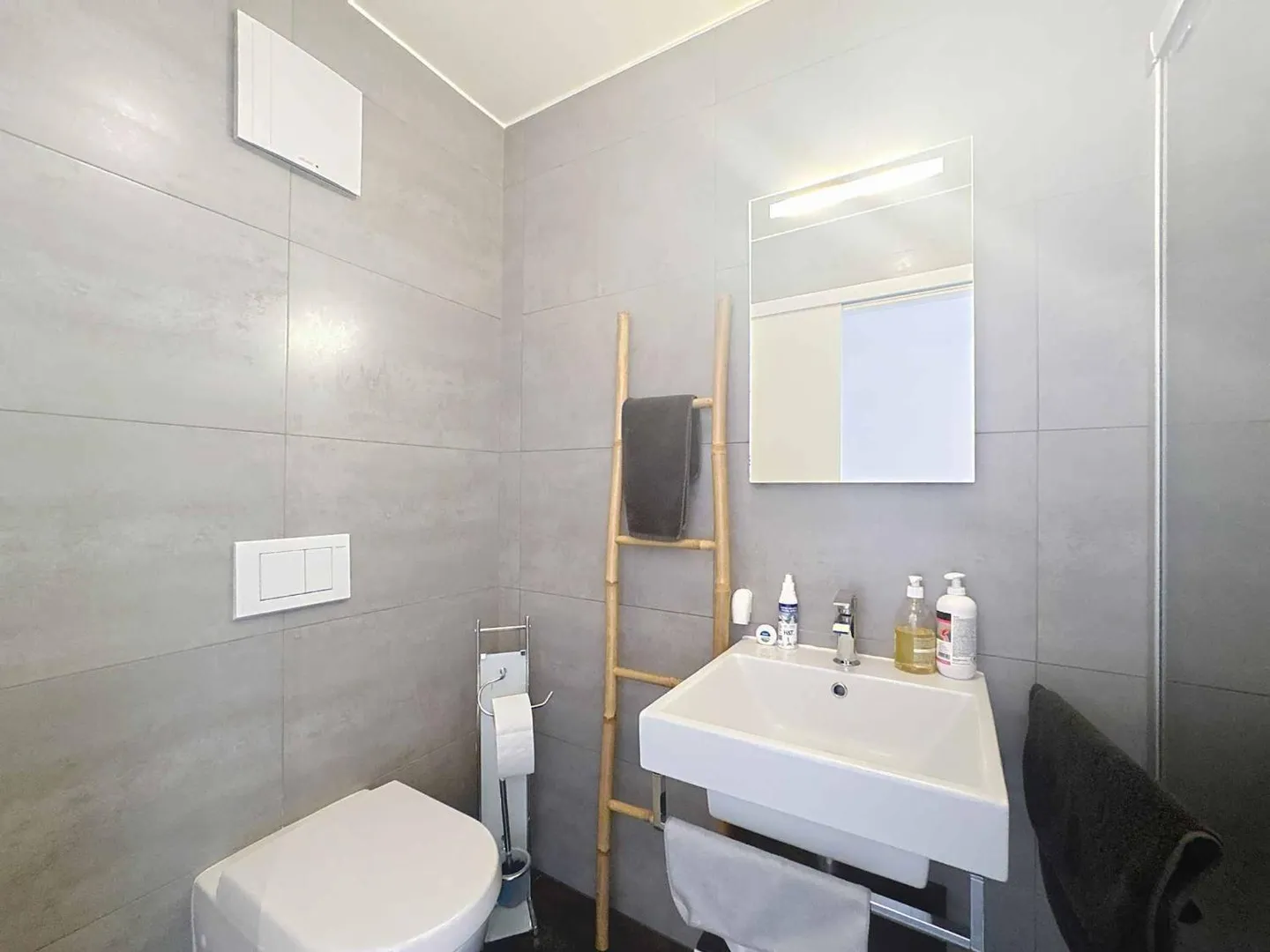 Appartement en attique 3.5 pièces avec une très belle vue sur le lac - Photo 12 sur 12