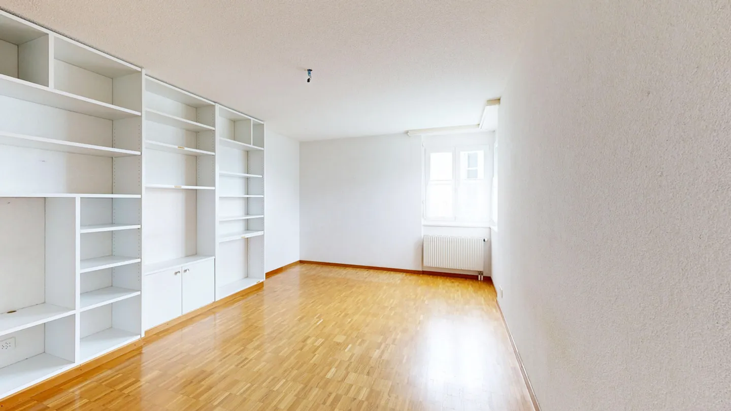 Appartement de jardin 4,5 pièces avec place de parking dans le Jura - Photo 4 sur 11